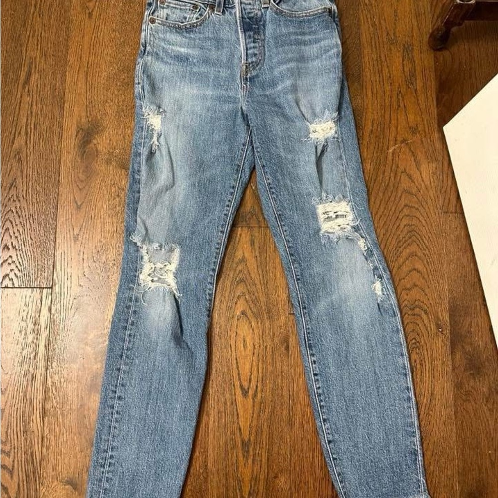 Levi's Women's Distressed Ankle Jeans - Light Blue